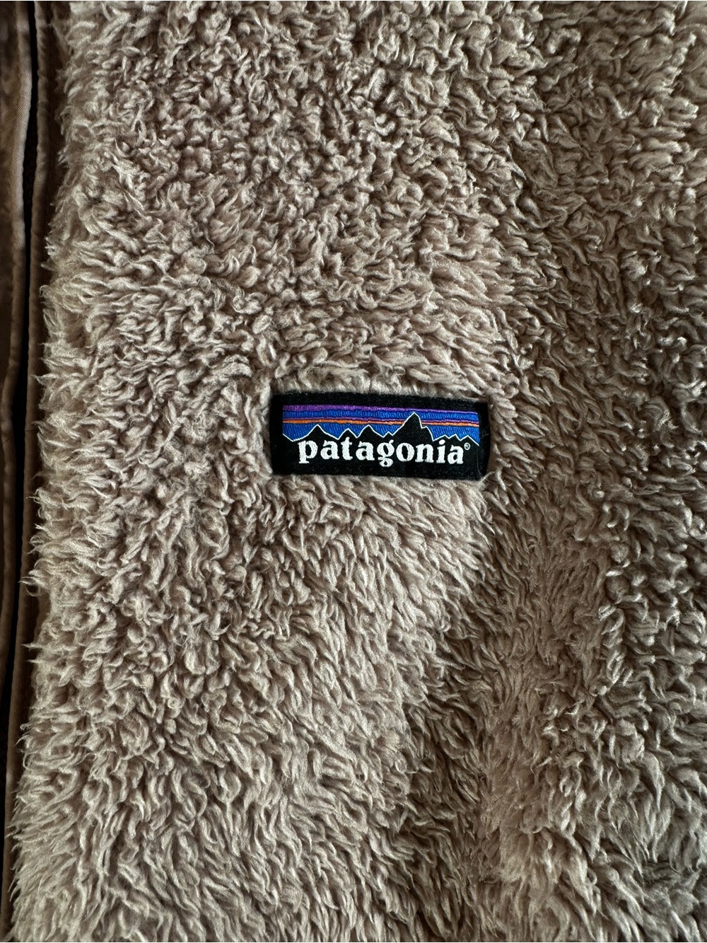 Patagonia Women’s Sherpa Fleece Vest in Taupe - Picture 4 of 12